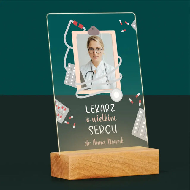 Zdjęcie i Podpis: Lekarz o Wielkim Sercu - Wydruk Na Szkle Akrylowym