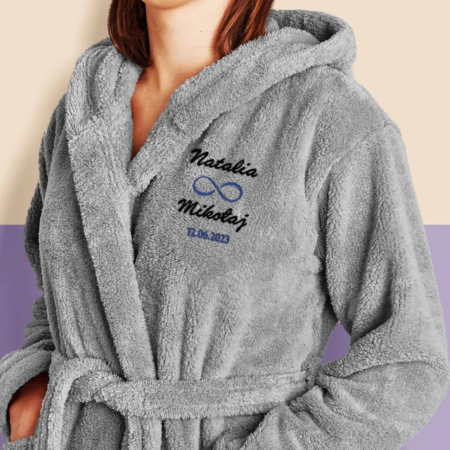 Monogram: Imiona Nieskończoność - Szlafrok z Haftem