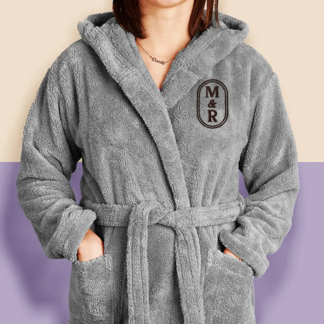Monogram: Inicjały Klasyczne - Szlafrok z Haftem