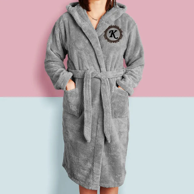 Monogram: Monogram Ozdobny - Szlafrok z Haftem