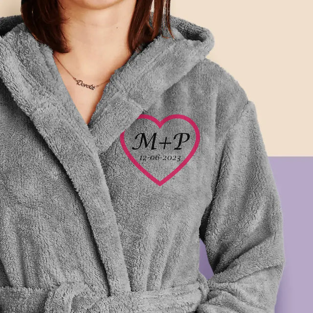 Monogram: Inicjały w Sercu - Szlafrok z Haftem