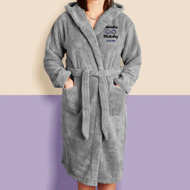 Monogram: Imiona Nieskończoność - Szlafrok z Haftem