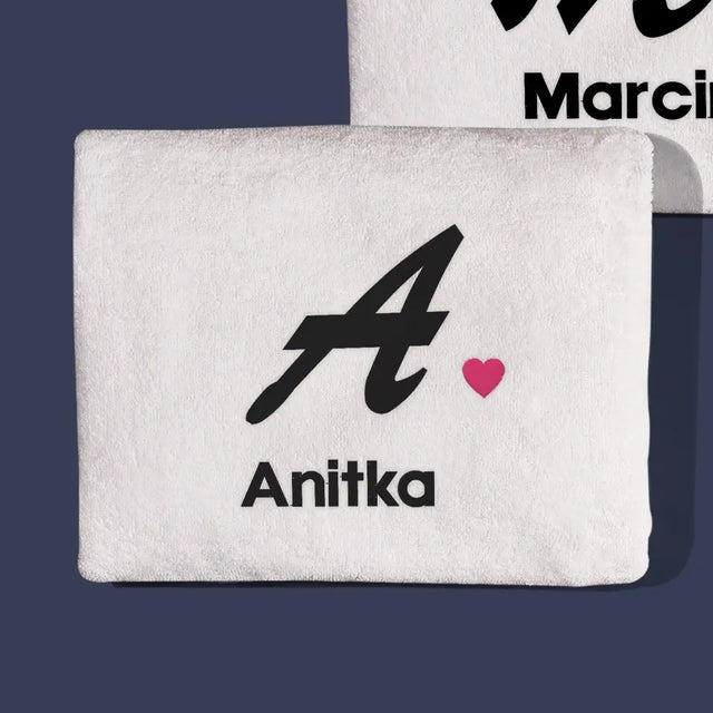 Monogram: Inicjały z Imieniem - Zestaw Ręczników z Haftem