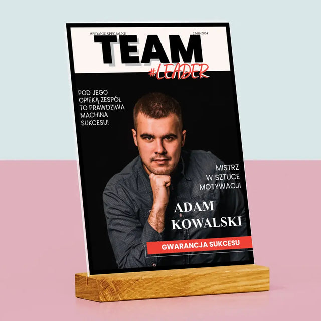 Okładka Magazynu: Team Leader - Wydruk Na Szkle Akrylowym
