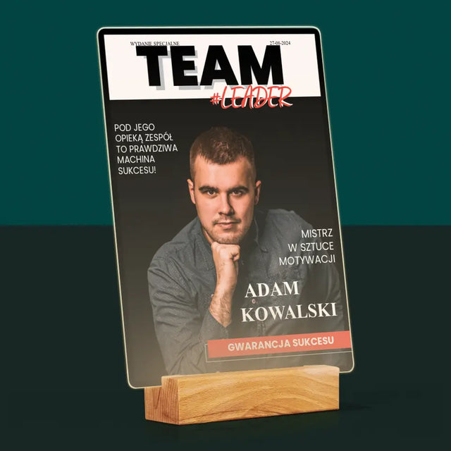 Okładka Magazynu: Team Leader - Wydruk Na Szkle Akrylowym