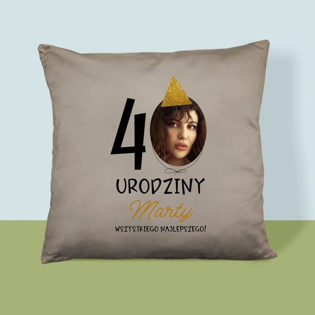 Zdjęcie I Podpis: 40 Urodziny Czapeczka - Poduszka z Nadrukiem