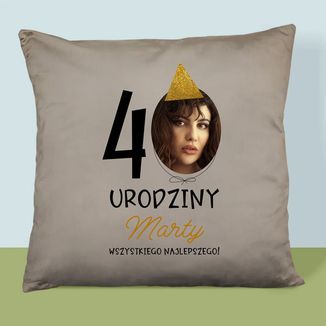 Zdjęcie I Podpis: 40 Urodziny Czapeczka - Poduszka z Nadrukiem