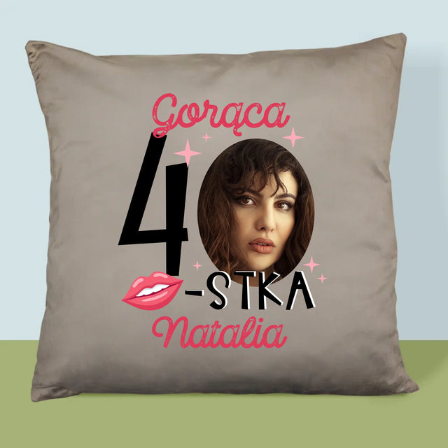 Zdjęcie I Podpis: Gorąca 40-Stka - Poduszka z Nadrukiem