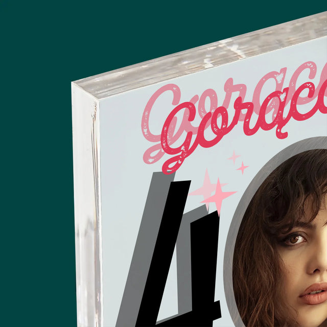 Zdjęcie I Podpis: Gorąca 40-Stka - Blok Akrylowy