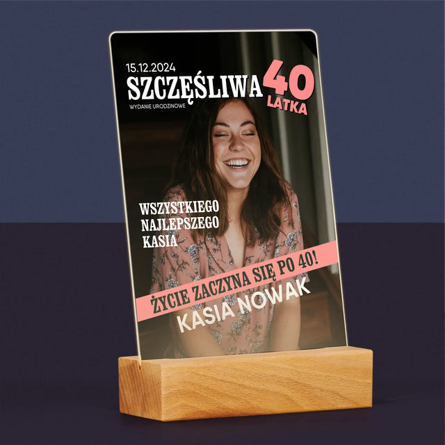Okładka Magazynu: Szczęśliwa 40-Latka - Wydruk Na Szkle Akrylowym