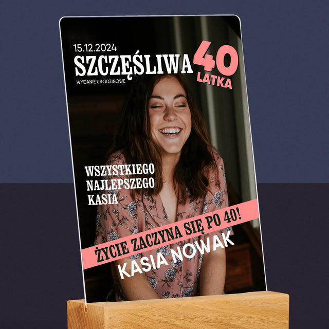 Okładka Magazynu: Szczęśliwa 40-Latka - Wydruk Na Szkle Akrylowym