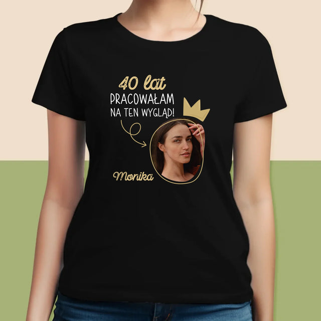 Zdjęcie I Podpis: 40 Lat Pracowałam Na Ten Wygląd - Koszulka Damska z Nadrukiem
