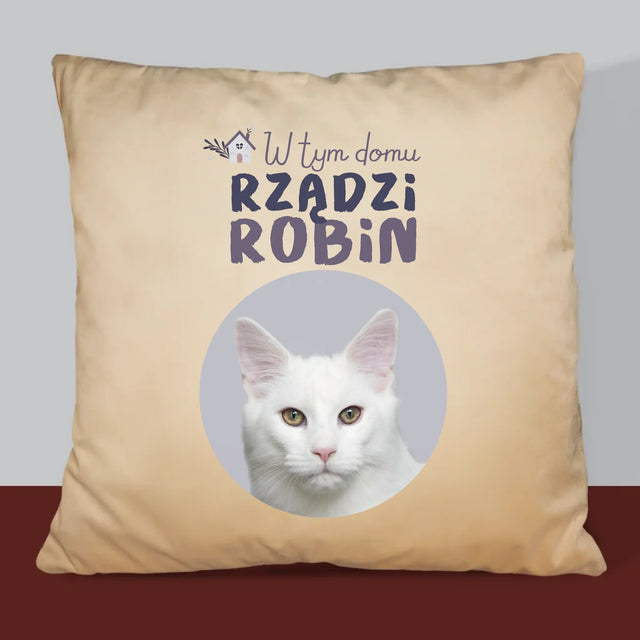 Zdjęcie i Podpis: w Tym Domu Rządzi Zwierzak - Poduszka z Nadrukiem
