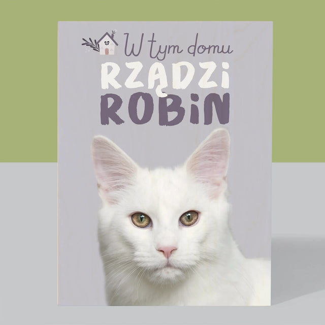 Zdjęcie i Podpis: w Tym Domu Rządzi Zwierzak - Wydruk Na Drewnie