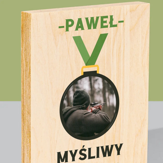 Zdjęcie I Podpis: Myśliwy Na Medal - Wydruk Na Drewnie