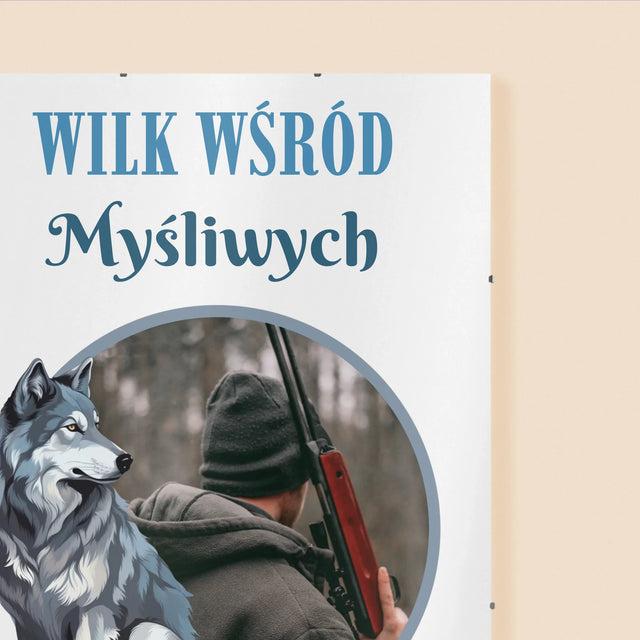 Zdjęcie I Podpis: Wilk Wśród Myśliwych - Personalizowany Plakat