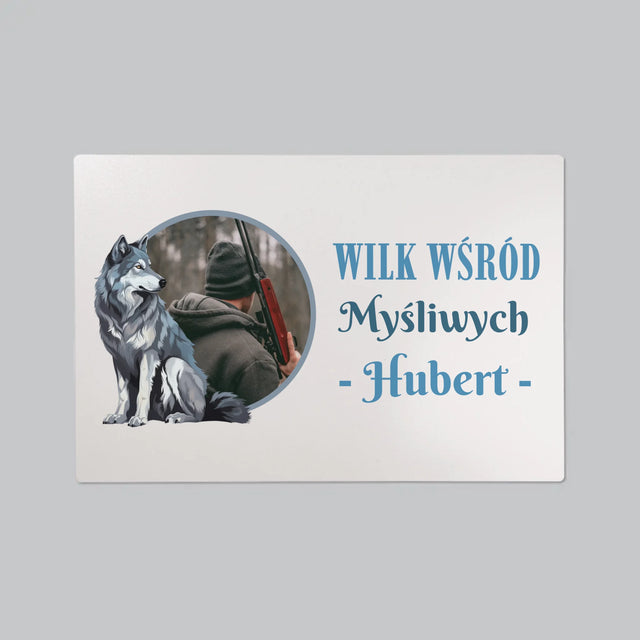 Zdjęcie I Podpis: Wilk Wśród Myśliwych - Podkładka Na Biurko