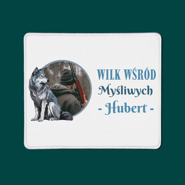 Zdjęcie I Podpis: Wilk Wśród Myśliwych - Podkładka Pod Myszkę