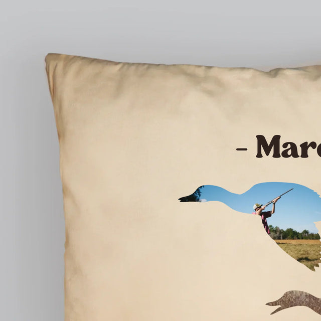 Kształt Ze Zdjęć: Stworzony Do Polowania - Poduszka z Nadrukiem