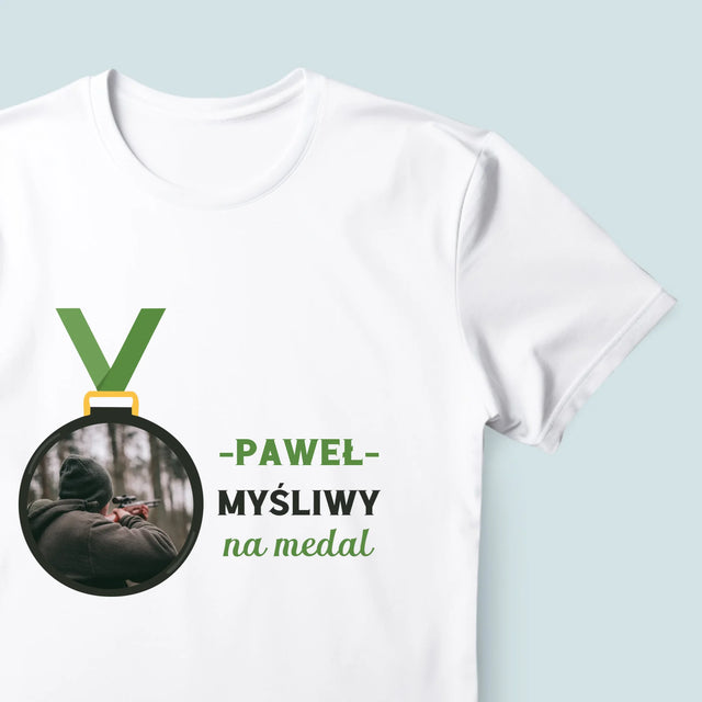 Zdjęcie I Podpis: Myśliwy Na Medal - Koszulka Męska z Nadrukiem