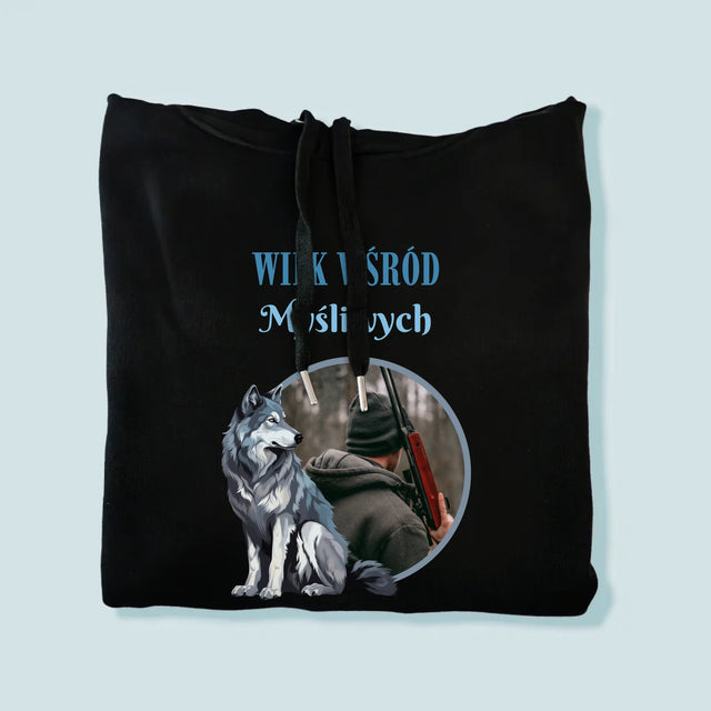Zdjęcie I Podpis: Wilk Wśród Myśliwych - Bluza Męska Z Kapturem