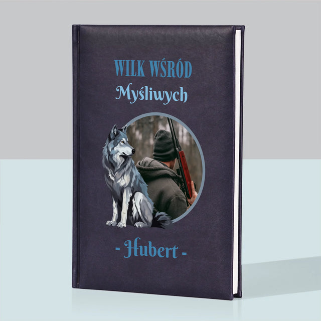Zdjęcie I Podpis: Wilk Wśród Myśliwych - Notes Książkowy z Nadrukiem