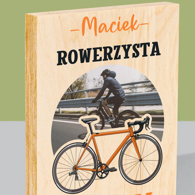 Zdjęcie I Podpis: Rowerzysta Na Medal - Wydruk Na Drewnie