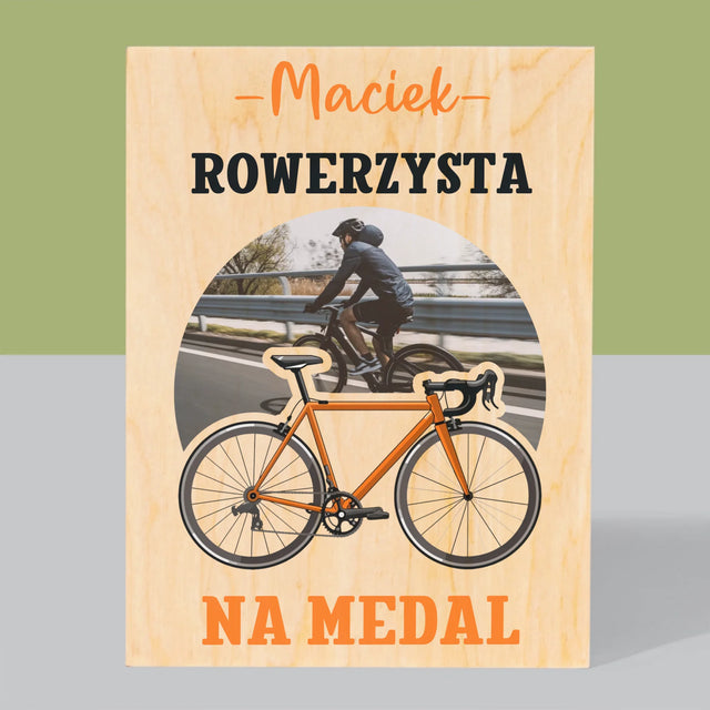 Zdjęcie I Podpis: Rowerzysta Na Medal - Wydruk Na Drewnie