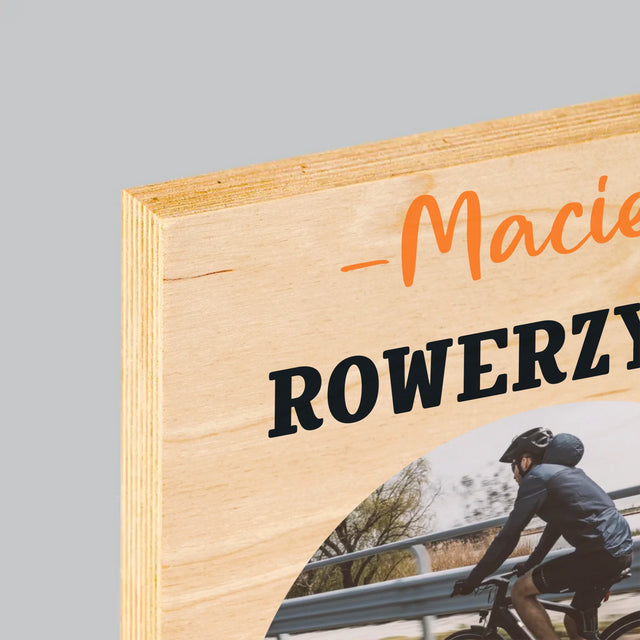 Zdjęcie I Podpis: Rowerzysta Na Medal - Wydruk Na Drewnie