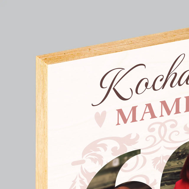 Słowo Ze Zdjęć: Kochanej Mamie z Okazji 60 Urodzin - Wydruk Na Drewnie