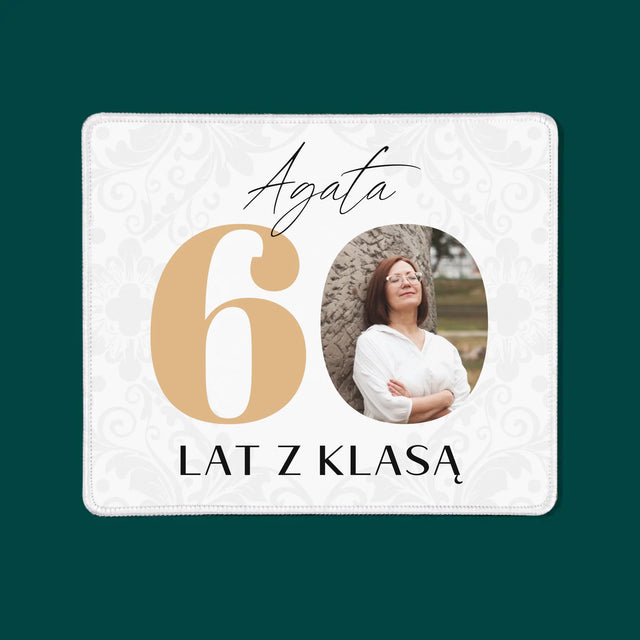 Zdjęcie i Podpis: 60 Lat z Klasą - Podkładka Pod Myszkę