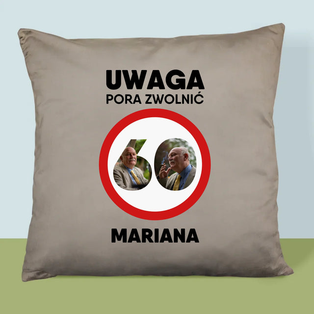 Słowo Ze Zdjęć: 60 Pora Zwolnić - Poduszka z Nadrukiem