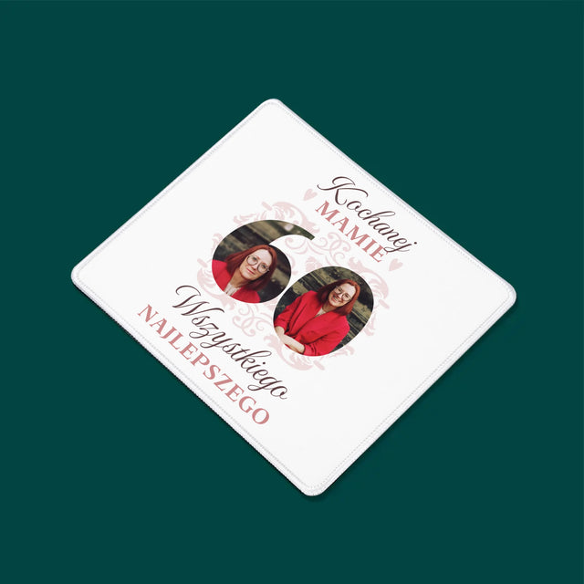 Słowo Ze Zdjęć: Kochanej Mamie z Okazji 60 Urodzin - Podkładka Pod Myszkę