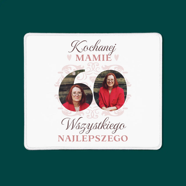 Słowo Ze Zdjęć: Kochanej Mamie z Okazji 60 Urodzin - Podkładka Pod Myszkę