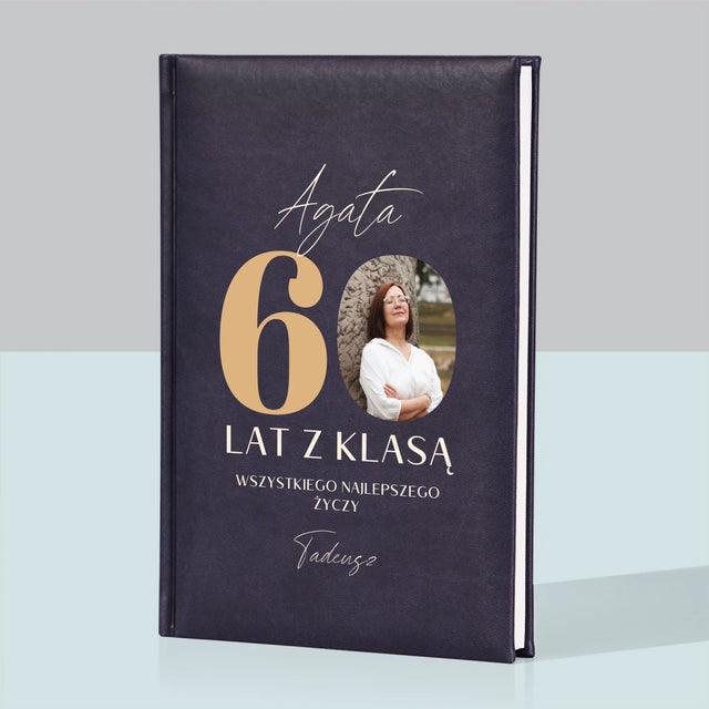 Zdjęcie i Podpis: 60 Lat z Klasą - Notes Książkowy
