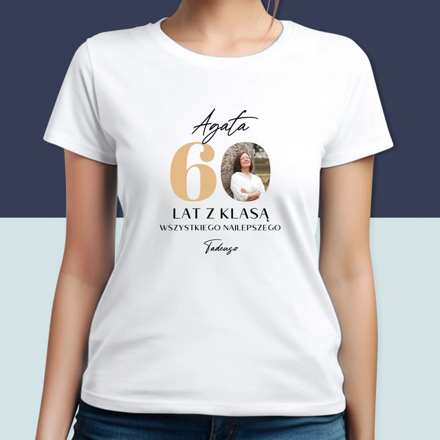 Zdjęcie i Podpis: 60 Lat z Klasą - Koszulka Damska z Nadrukiem