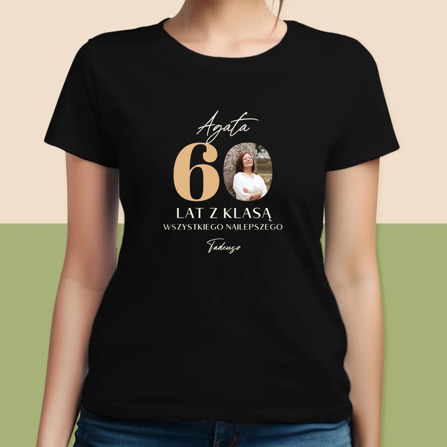 Zdjęcie i Podpis: 60 Lat z Klasą - Koszulka Damska z Nadrukiem