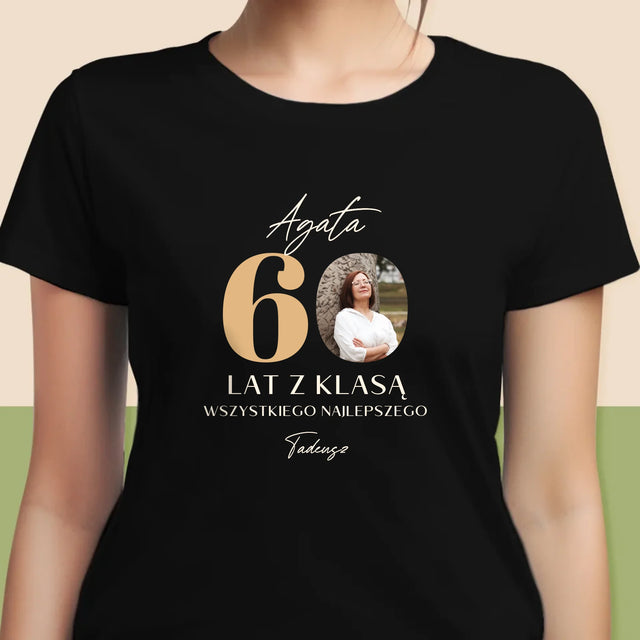Zdjęcie i Podpis: 60 Lat z Klasą - Koszulka Damska z Nadrukiem