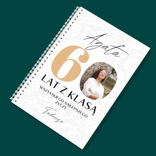 Zdjęcie i Podpis: 60 Lat z Klasą - Planer Na Spirali - Dzienny