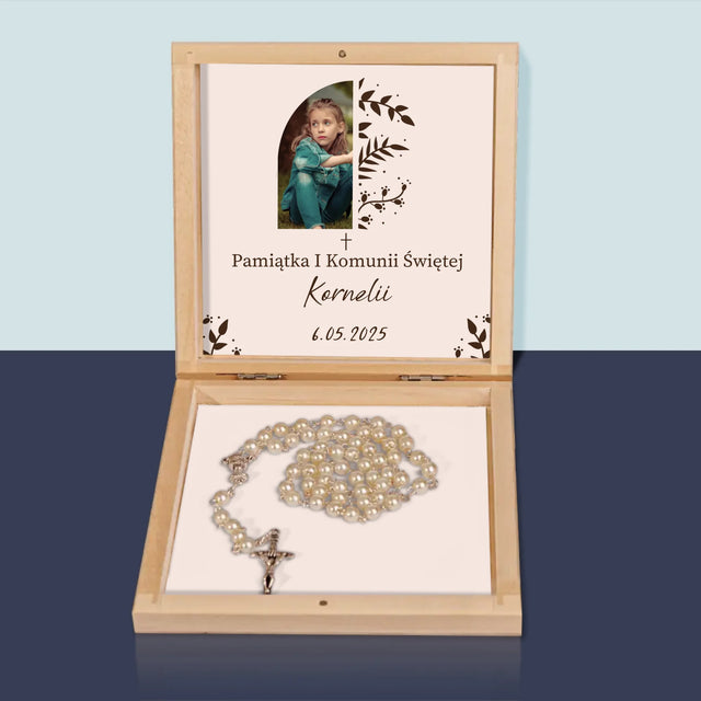 Zdjęcie i Podpis: Pierwsza Komunia Święta Listki - Różaniec w Pudełku