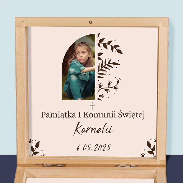 Zdjęcie i Podpis: Pierwsza Komunia Święta Listki - Różaniec w Pudełku