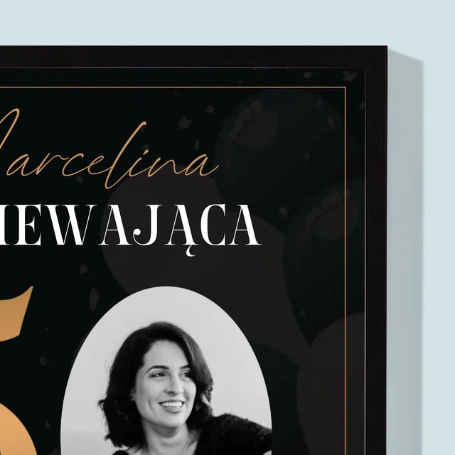 Zdjęcie I Podpis: Olśniewająca 50 - Wydruk Obramowany