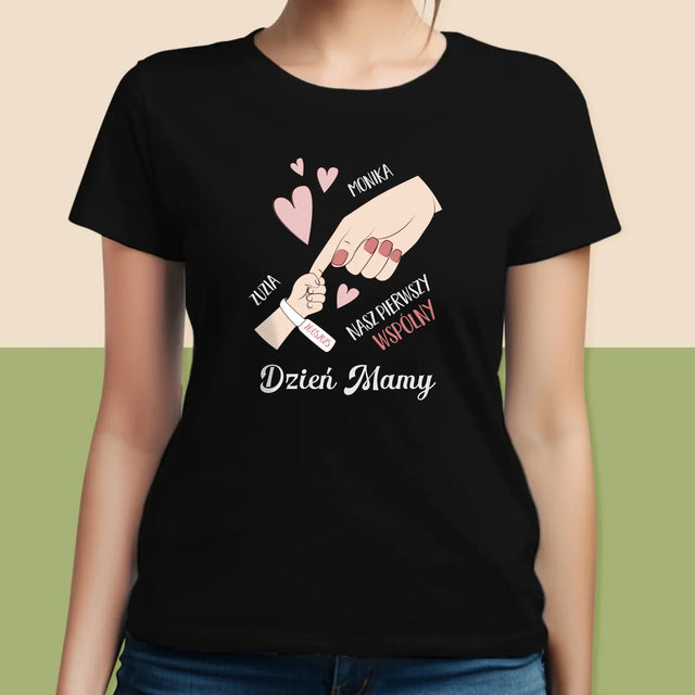 Imię i Podpis: Pierwszy Wspólny Dzień Mamy - Koszulka Damska z Nadrukiem