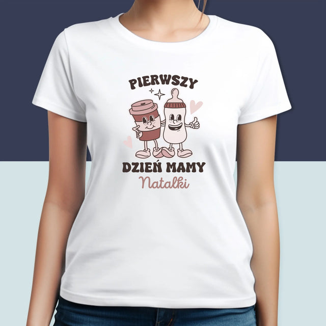 Imię i Podpis: Pierwszy Dzień Mamy Kawa Mleko - Koszulka Damska z Nadrukiem