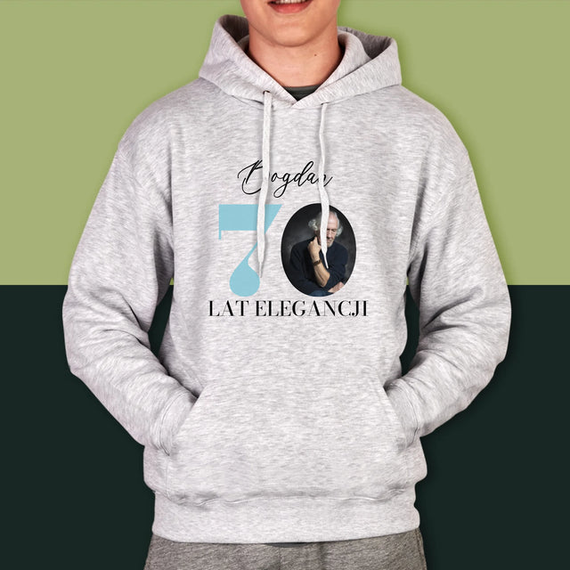 Zdjęcie I Podpis: 70 Lat Elegancji - Bluza Męska z Kapturem