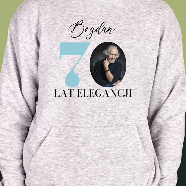 Zdjęcie I Podpis: 70 Lat Elegancji - Bluza Męska z Kapturem