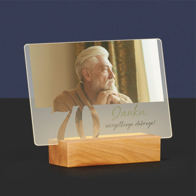 Zdjęcie I Podpis: 70 Urodziny Wszystkiego Dobrego - Wydruk Na Szkle Akrylowym
