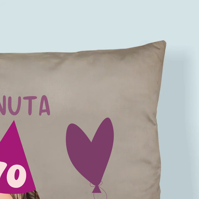 Twoja Postać: Urodzinowy Portret - Poduszka z Nadrukiem