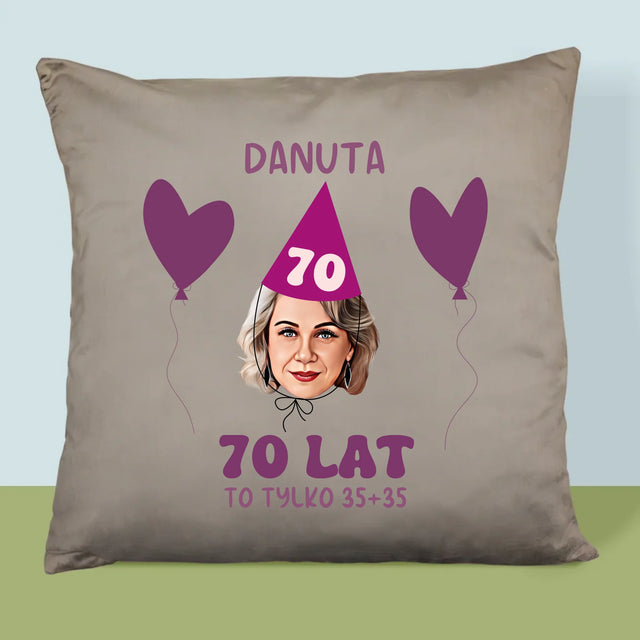 Twoja Postać: Urodzinowy Portret - Poduszka z Nadrukiem