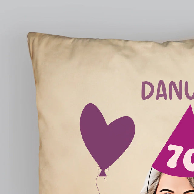 Twoja Postać: Urodzinowy Portret - Poduszka z Nadrukiem